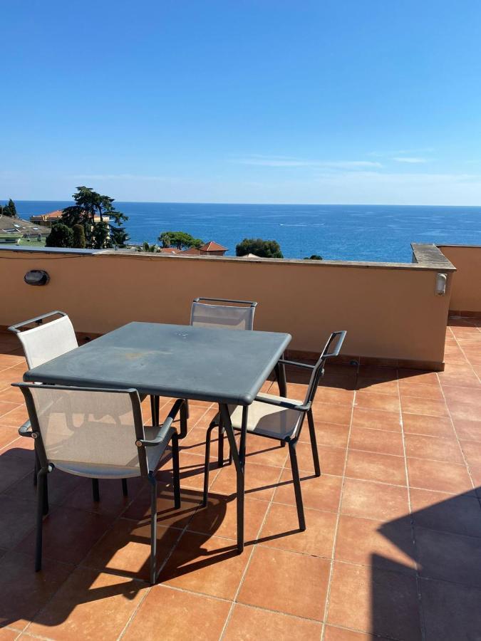 Attico San Faustino: Beachfront Villa with Panoramic Sea Views Rapallo Exterior photo