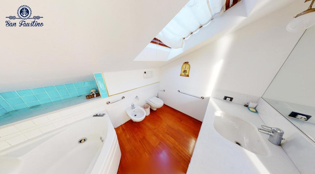 Attico San Faustino: Beachfront Villa with Panoramic Sea Views Rapallo Exterior photo